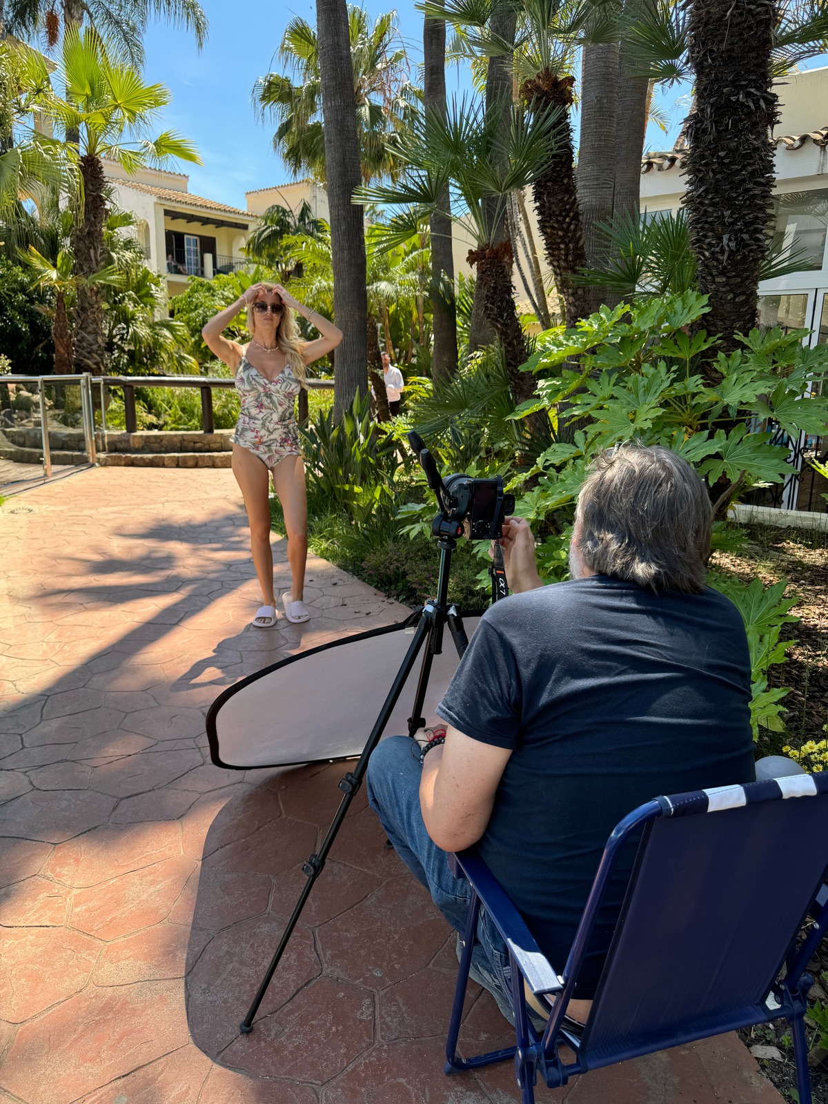 Fotograf podczas sesji zdjęciowej